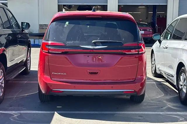 2025 Chrysler Pacifica Select