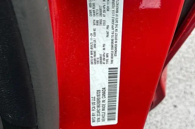 2025 Chrysler Pacifica Select