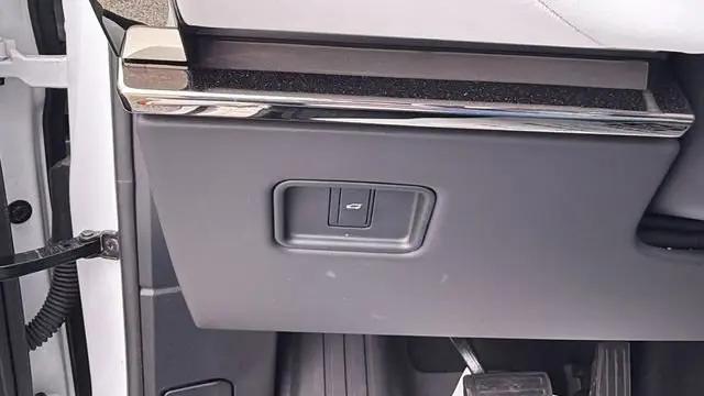 2025 Land Rover Range Rover Sport P360 SE