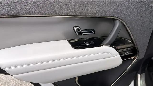 2025 Land Rover Range Rover Sport P360 SE