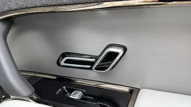 2025 Land Rover Range Rover Sport P360 SE