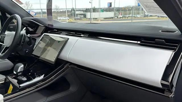 2025 Land Rover Range Rover Sport P360 SE