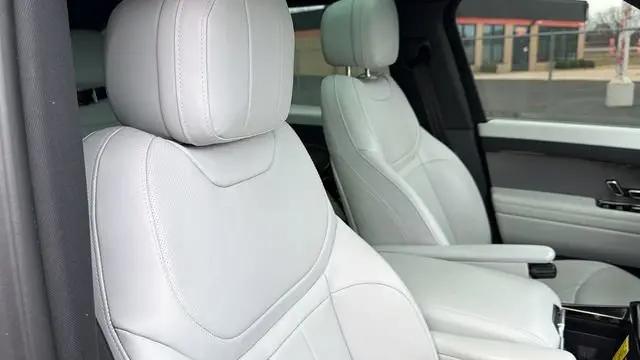 2025 Land Rover Range Rover Sport P360 SE