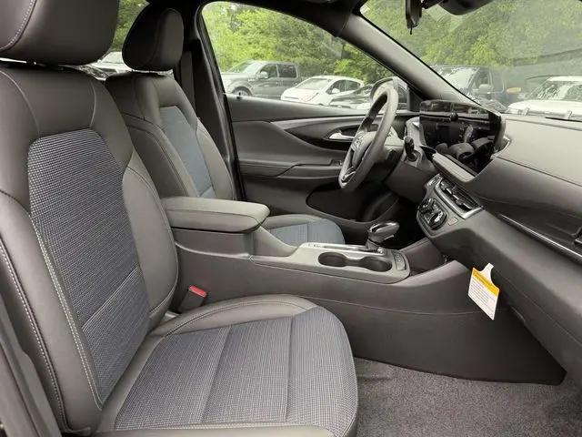 2026 Buick NV Preferred FWD