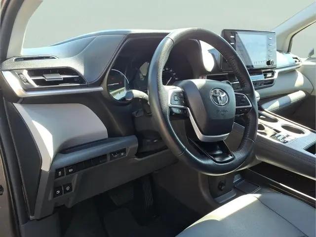 2023 Toyota Sienna XLE