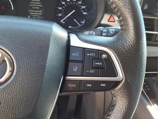 2023 Toyota Sienna XLE