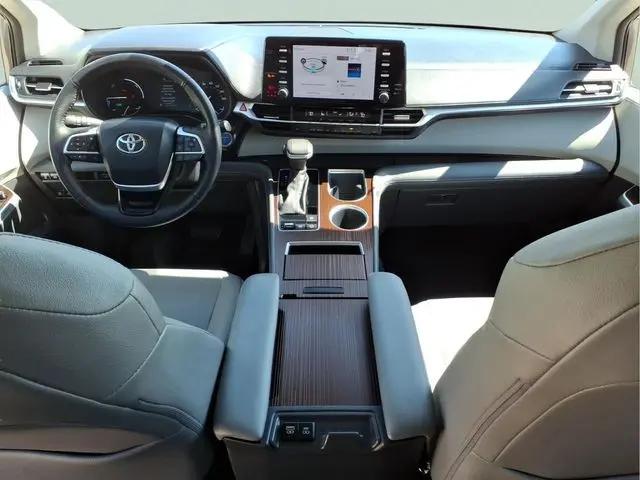 2023 Toyota Sienna XLE