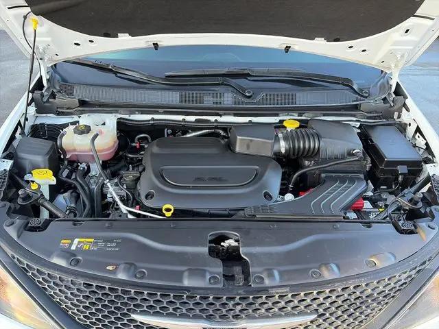 2023 Chrysler Voyager LX