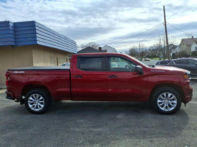 2022 Chevrolet Silverado 1500 4WD Crew Cab Standard Bed Custom