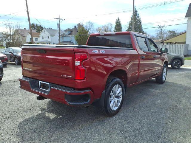 2022 Chevrolet Silverado 1500 4WD Crew Cab Standard Bed Custom
