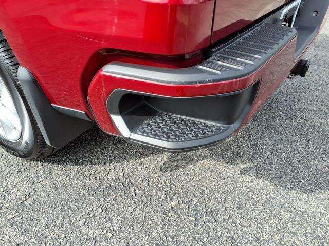 2022 Chevrolet Silverado 1500 4WD Crew Cab Standard Bed Custom
