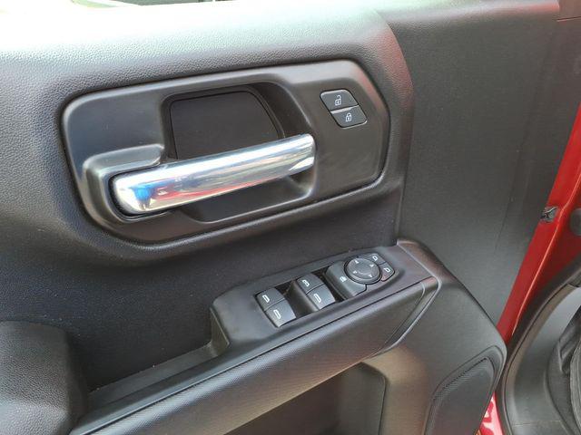 2022 Chevrolet Silverado 1500 4WD Crew Cab Standard Bed Custom