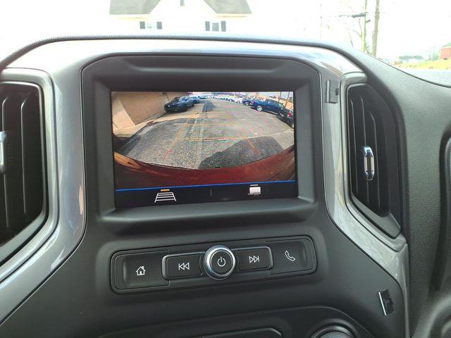 2022 Chevrolet Silverado 1500 4WD Crew Cab Standard Bed Custom