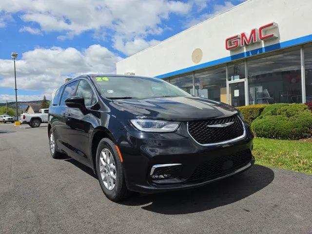 2024 Chrysler Pacifica Touring L for sale in Mansfield, PA