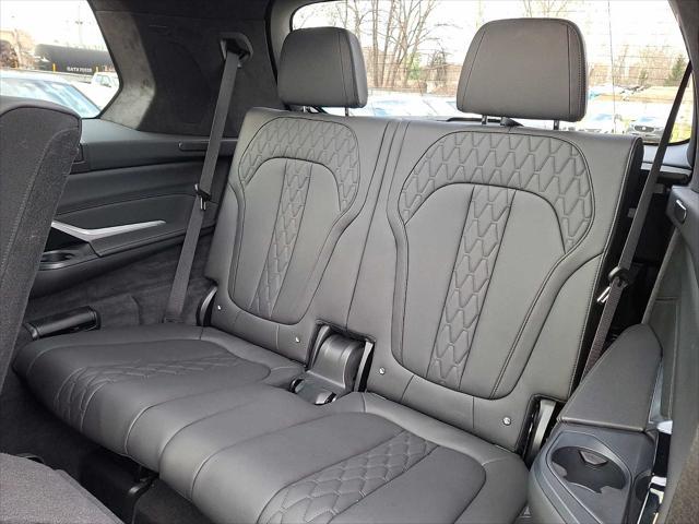 2025 BMW X7 M60i