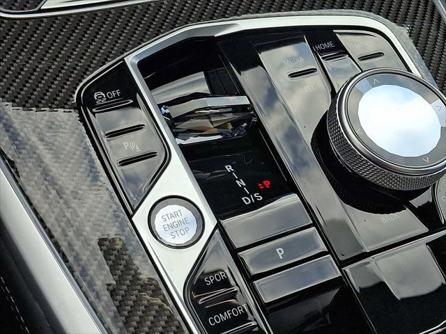 2025 BMW X7 M60i