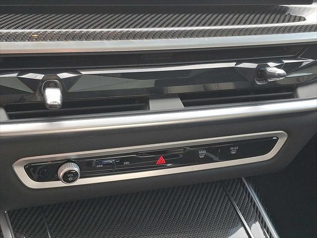 2025 BMW X7 M60i