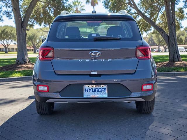 2026 Hyundai Venue SEL w/Two-Tone Roof