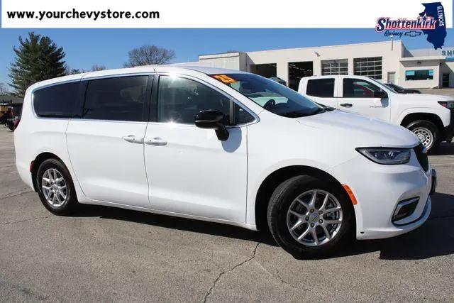 2024 Chrysler Pacifica Touring L for sale in Quincy, IL