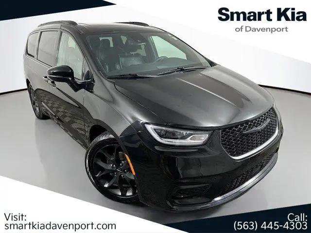 2025 Chrysler Pacifica Limited for sale in Davenport, IA