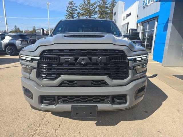 2026 RAM Ram 3500 RAM 3500 LIMITED CREW CAB 4X4 8 BOX