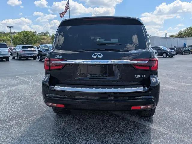 2023 INFINITI QX80 LUXE