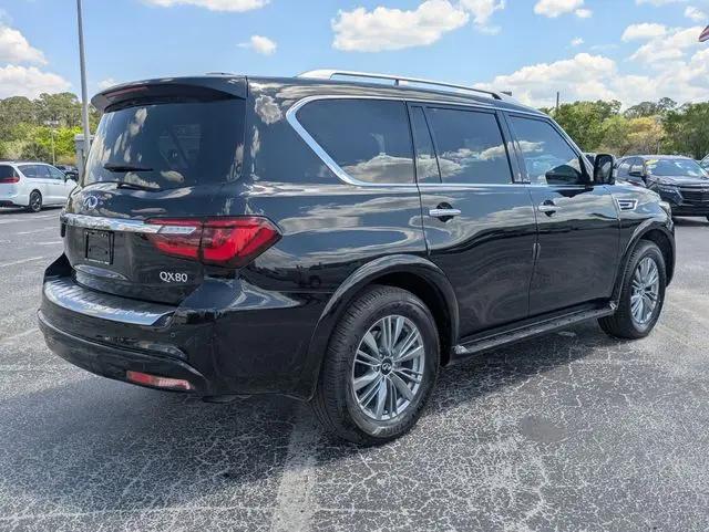 2023 INFINITI QX80 LUXE