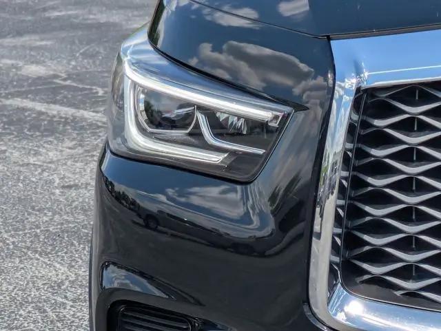 2023 INFINITI QX80 LUXE