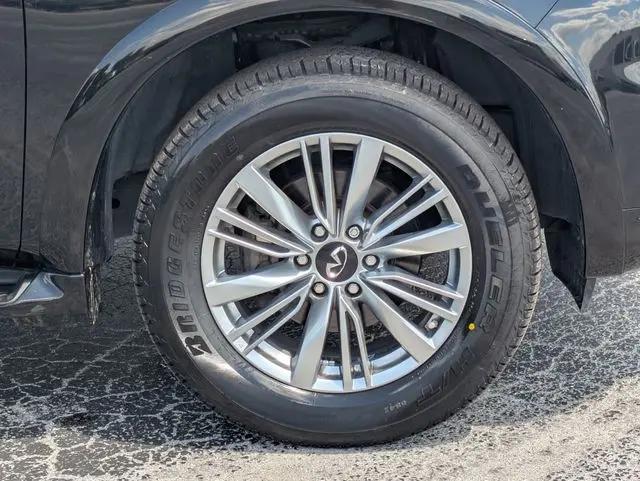 2023 INFINITI QX80 LUXE