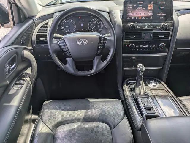 2023 INFINITI QX80 LUXE