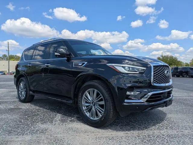 2023 INFINITI QX80 LUXE