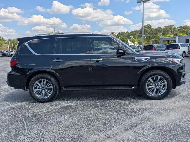 2023 INFINITI QX80 LUXE