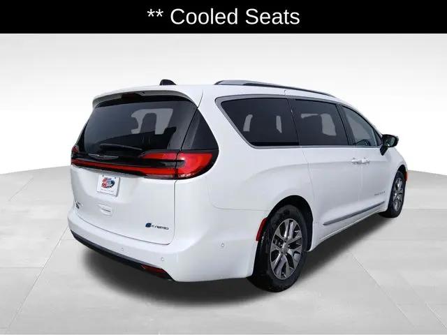 2025 Chrysler Pacifica Hybrid Pinnacle