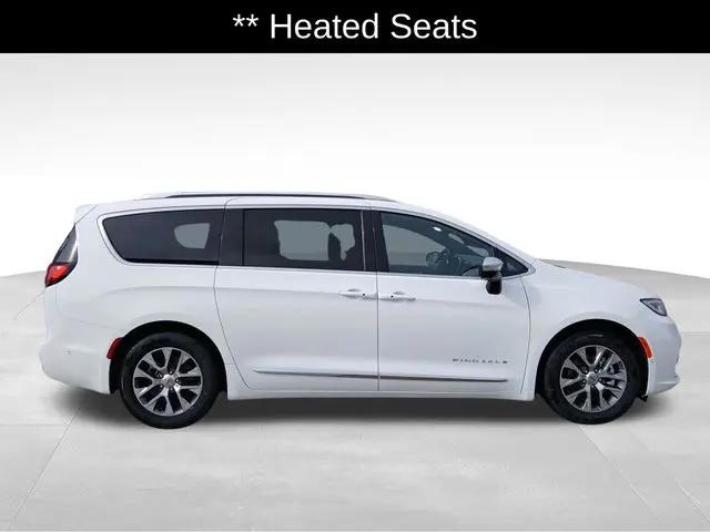 2025 Chrysler Pacifica Hybrid Pinnacle