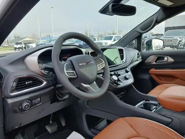 2025 Chrysler Pacifica Hybrid Pinnacle
