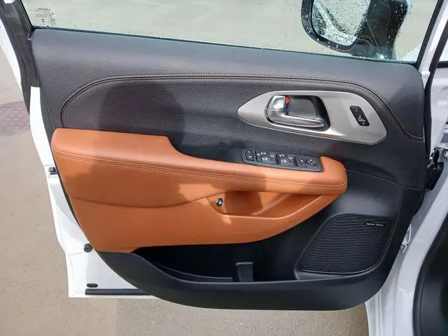 2025 Chrysler Pacifica Hybrid Pinnacle