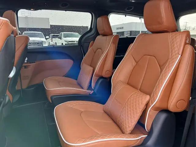 2025 Chrysler Pacifica Hybrid Pinnacle