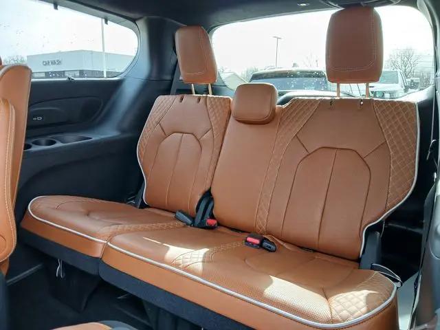 2025 Chrysler Pacifica Hybrid Pinnacle