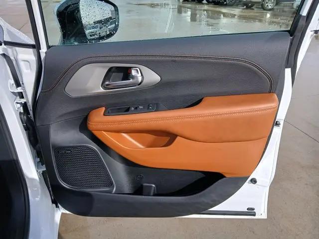 2025 Chrysler Pacifica Hybrid Pinnacle