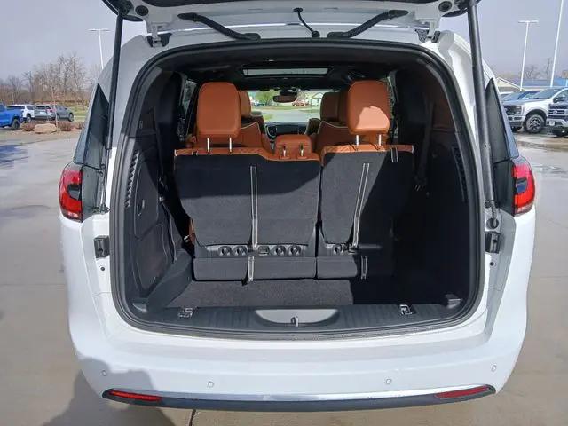 2025 Chrysler Pacifica Hybrid Pinnacle