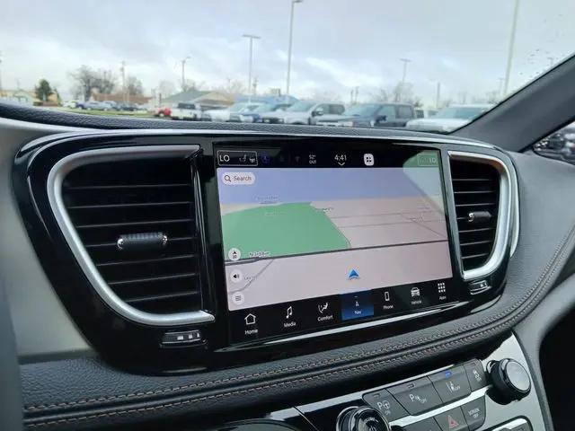 2025 Chrysler Pacifica Hybrid Pinnacle
