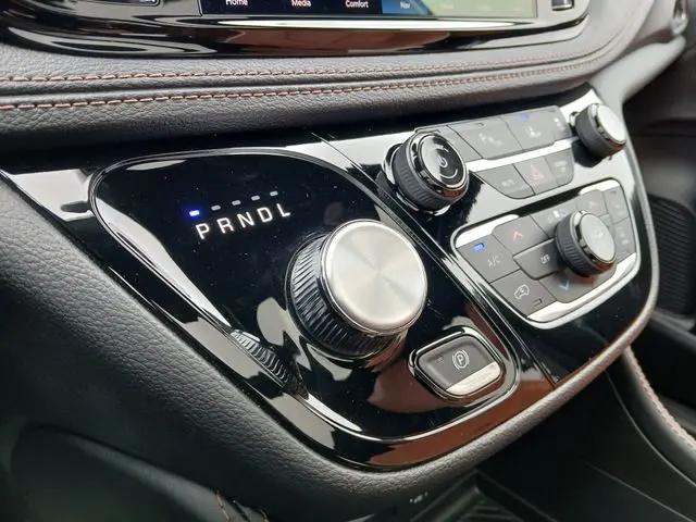 2025 Chrysler Pacifica Hybrid Pinnacle