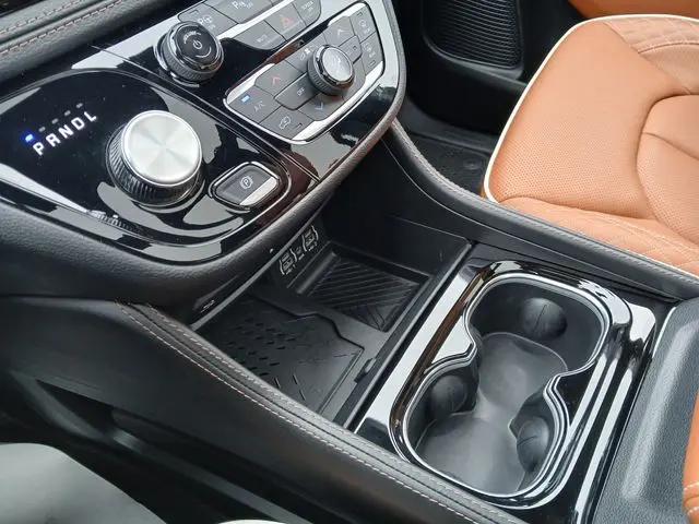 2025 Chrysler Pacifica Hybrid Pinnacle