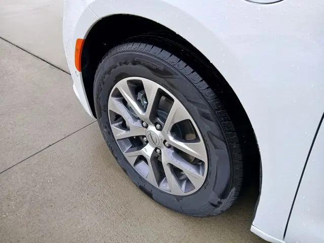 2025 Chrysler Pacifica Hybrid Pinnacle