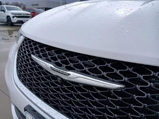 2025 Chrysler Pacifica Hybrid Pinnacle