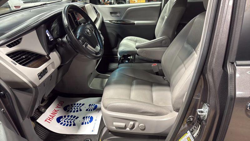 2017 Toyota Sienna XLE 8 Passenger