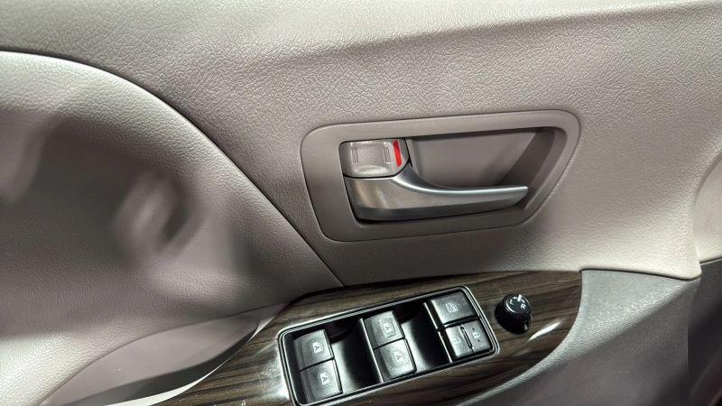 2017 Toyota Sienna XLE 8 Passenger