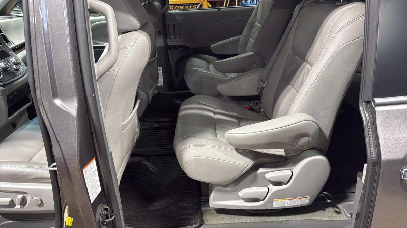 2017 Toyota Sienna XLE 8 Passenger