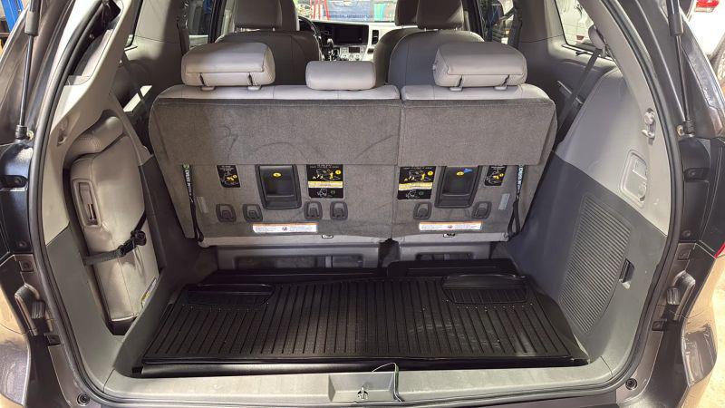 2017 Toyota Sienna XLE 8 Passenger