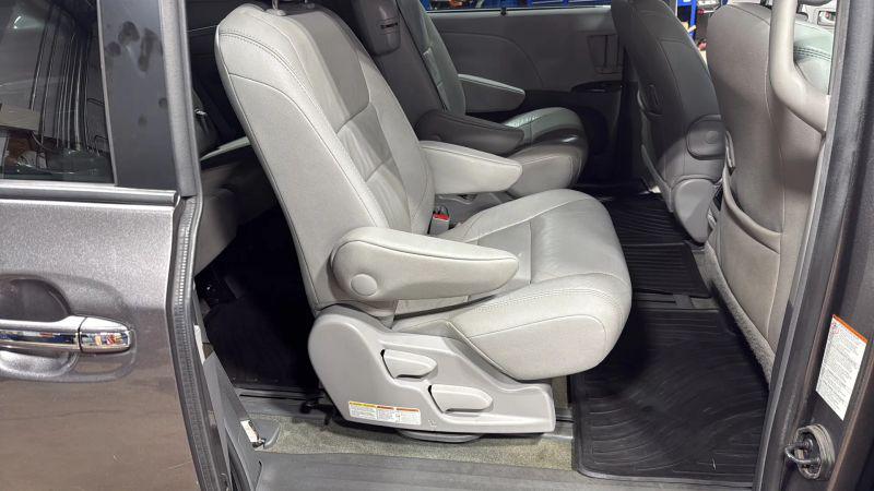 2017 Toyota Sienna XLE 8 Passenger